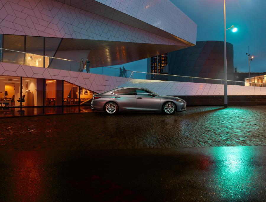  Lexus ES300h 2018 года  (WW) (фото 2 из 71)